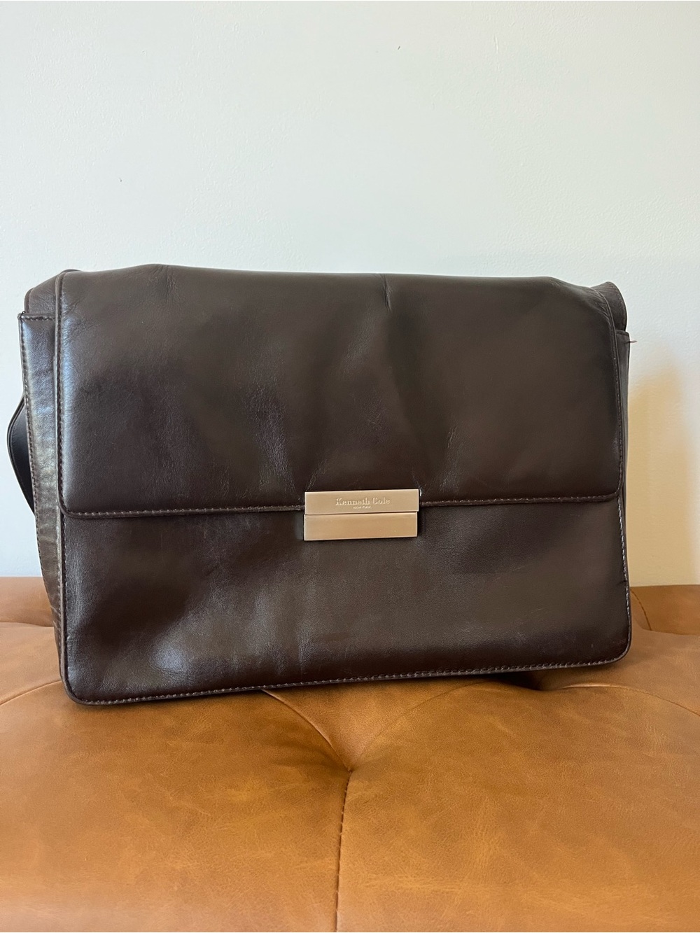 Kenneth Cole Vintage Brown Leather Messenger Bag